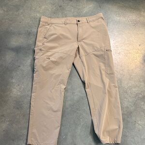 Magellan Outdoors Light Tan Cargo Pants